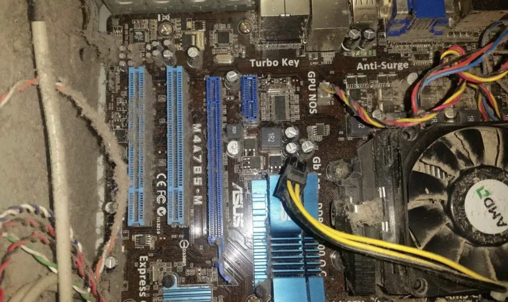 can you use an air compressor to clean a computer